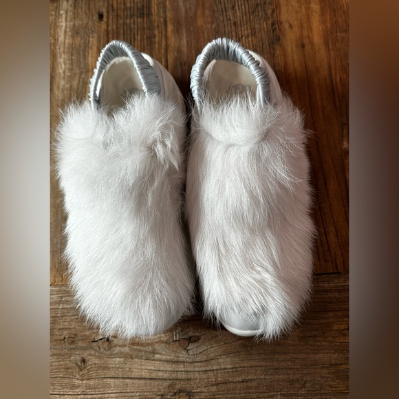 UGG Women's Fluffy White and light blue Slippers(missing fur on one of the pair) - Picture 2 of 13